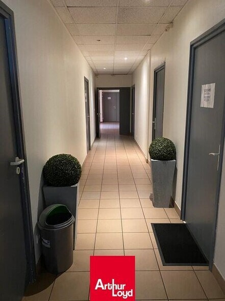 Bureau dans Limas à vendre - Photo intérieure – Image 2 sur 6