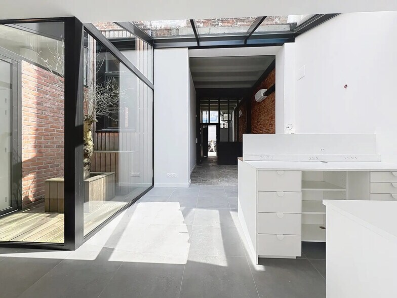 Bureau dans La Madeleine à louer - Photo de l’immeuble – Image 2 sur 9