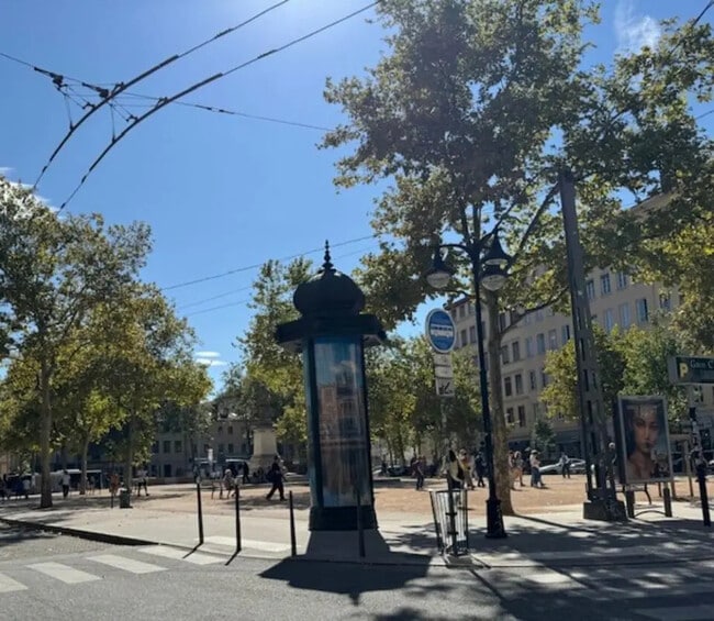 Plus de détails pour Local commercial à louer