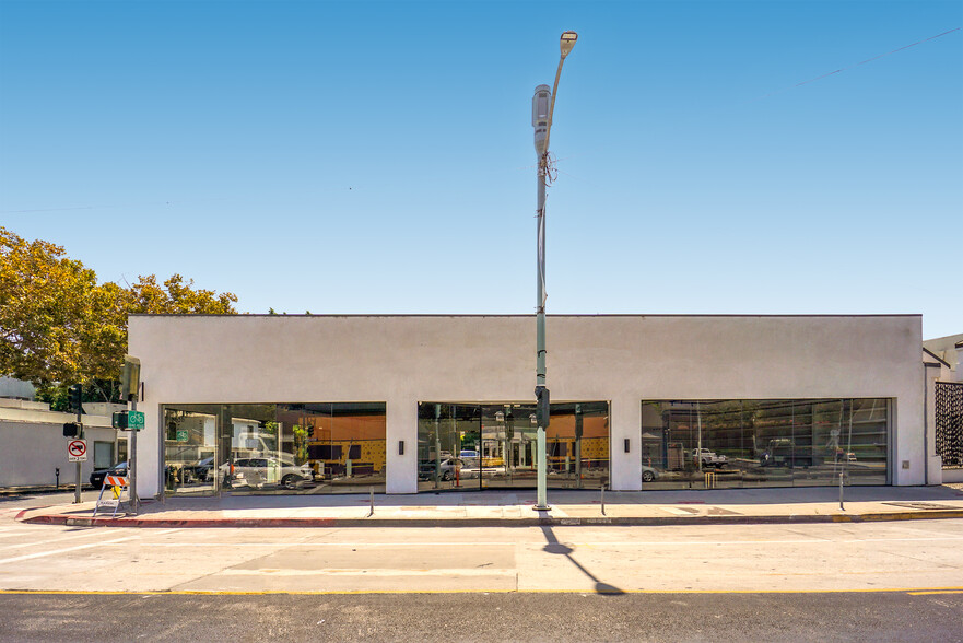 8626-8630 Melrose Ave, Los Angeles, CA à louer - Photo de l’immeuble – Image 1 sur 3