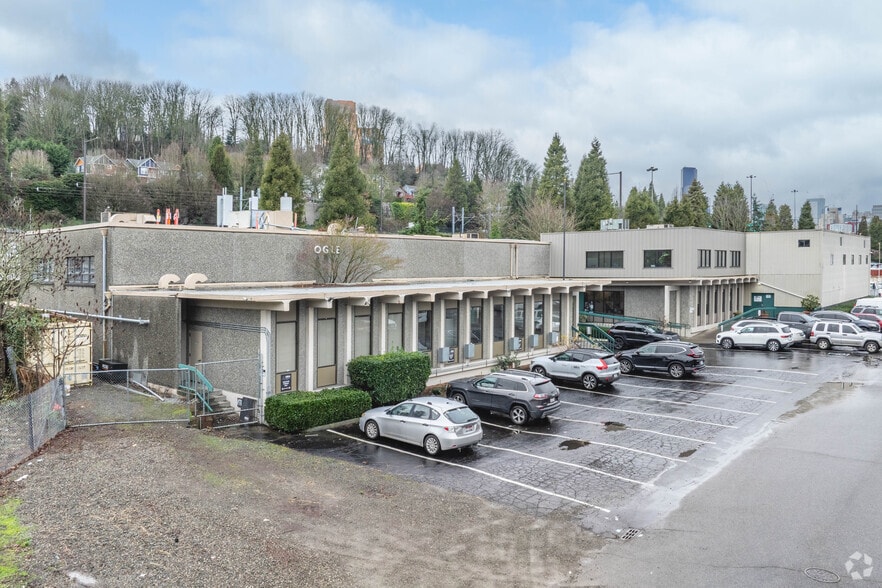 1131 Poplar Pl S, Seattle, WA à louer - Photo principale – Image 1 sur 4