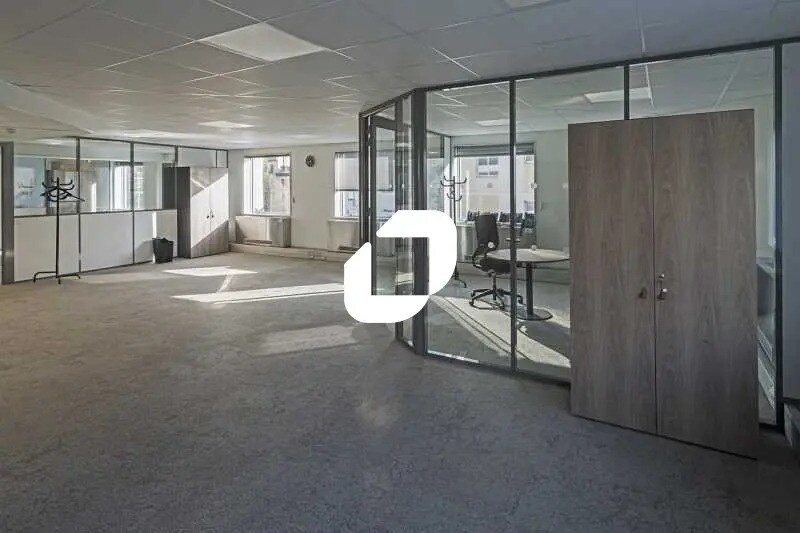 Bureau dans Lyon à vendre - Photo de l’immeuble – Image 2 sur 38