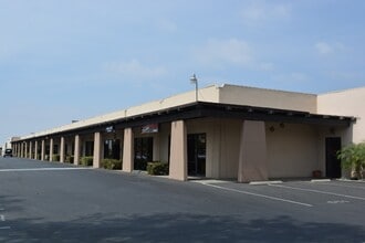 551-581 W Covina Blvd, San Dimas, CA à louer Photo de l’immeuble– Image 2 sur 5