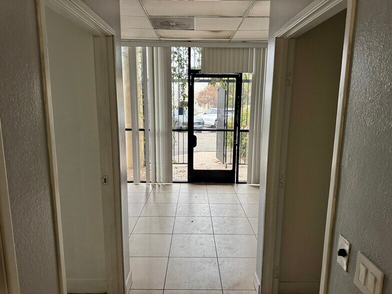 13300 Ralston Ave, Sylmar, CA à louer - Photo de l’immeuble – Image 3 sur 13