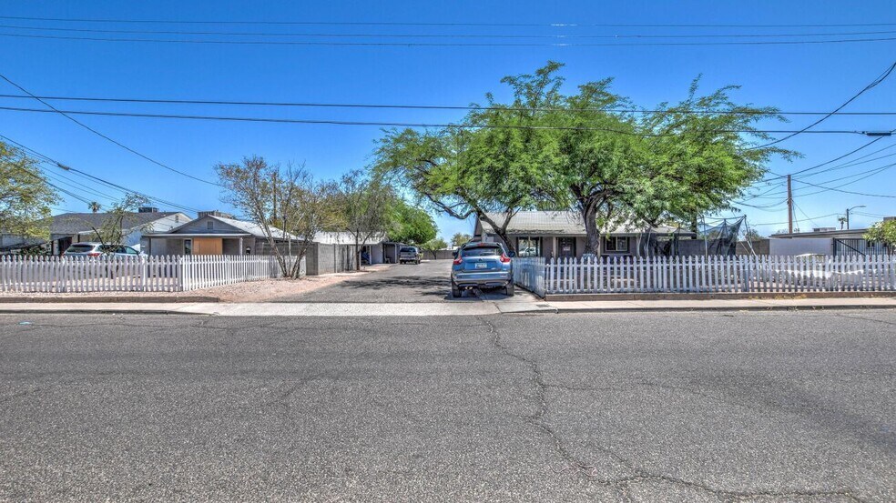 1801 N 25th Pl, Phoenix, AZ à vendre - Photo de l’immeuble – Image 1 sur 44