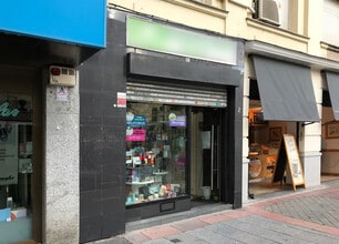 Local commercial dans Madrid, Madrid à louer Photo de la construction– Image 1 sur 4