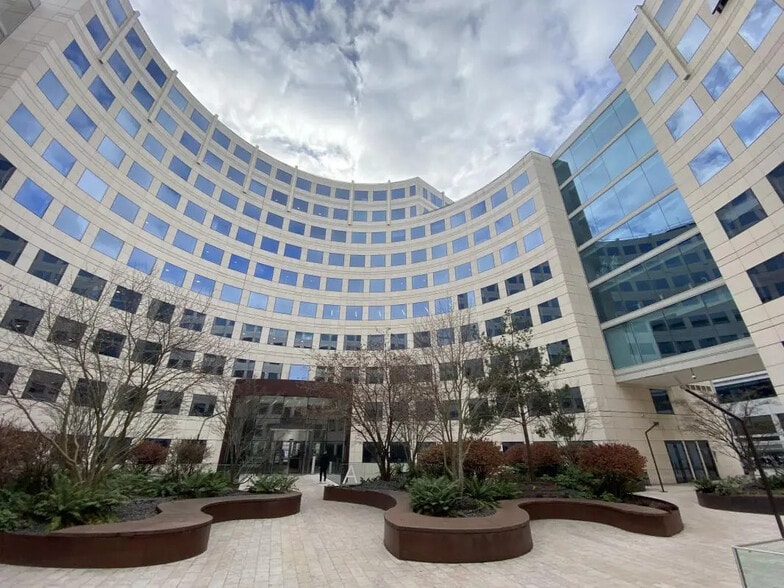 155-159 Rue Anatole France, Levallois-Perret à louer - Photo de l’immeuble – Image 1 sur 6