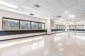 1000 Stewart Ave, Glen Burnie, MD à louer Photo intérieure– Image 1 sur 2