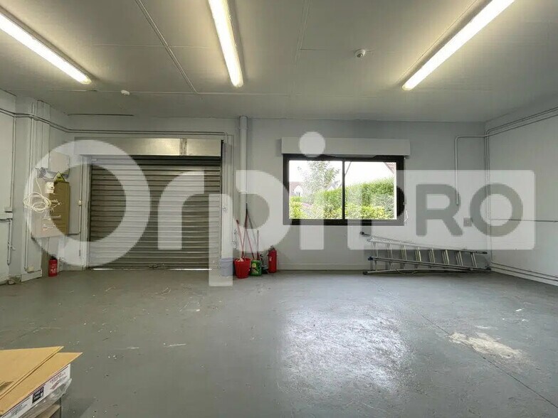 Local d’activités dans Saclay à louer - Photo de l’immeuble – Image 3 sur 12