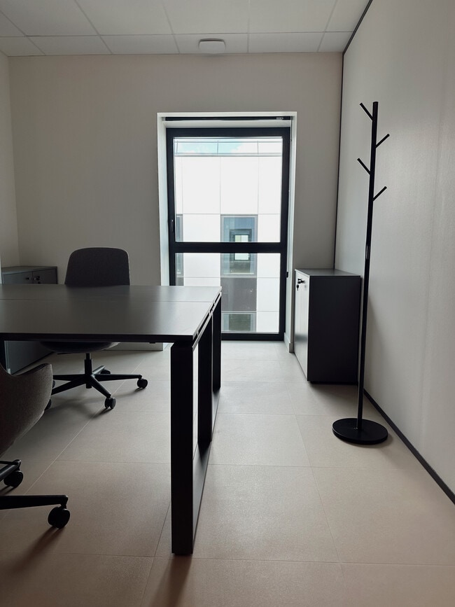 Plus de détails pour 2 Bis Rue Marcel Dassault, Genas - Coworking à louer