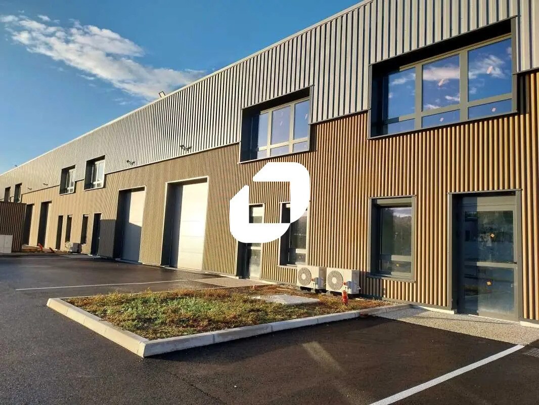 Local d'activités dans Bourgoin-Jallieu à vendre Photo de l’immeuble– Image 1 sur 16