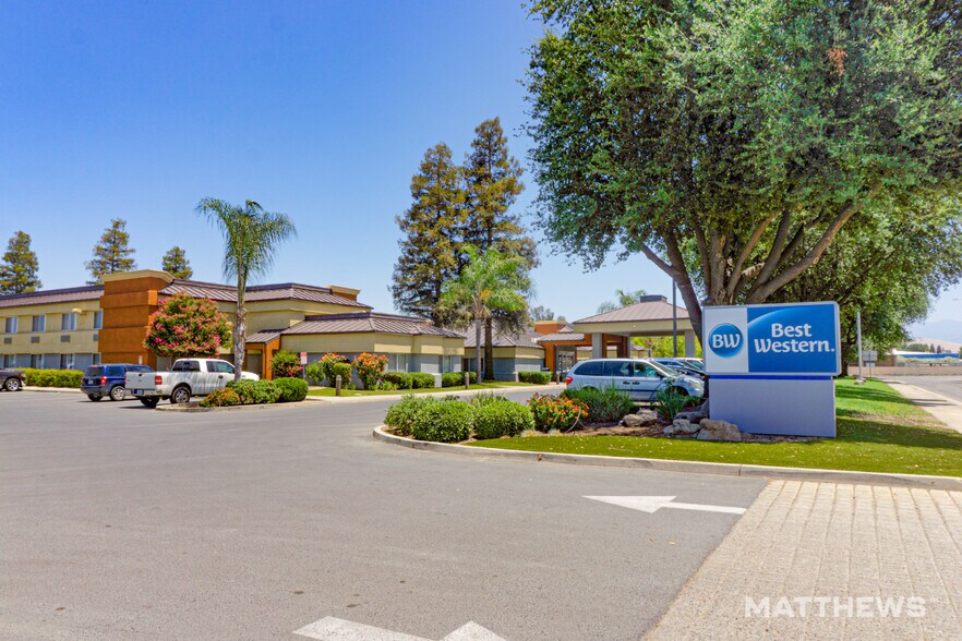 350 W Montgomery Ave, Porterville, CA à vendre - Photo de l’immeuble – Image 1 sur 4
