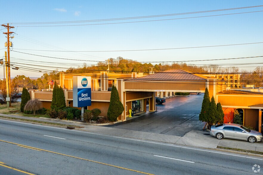 900 S Jefferson Ave, Cookeville, TN à vendre - Photo principale – Image 1 sur 6