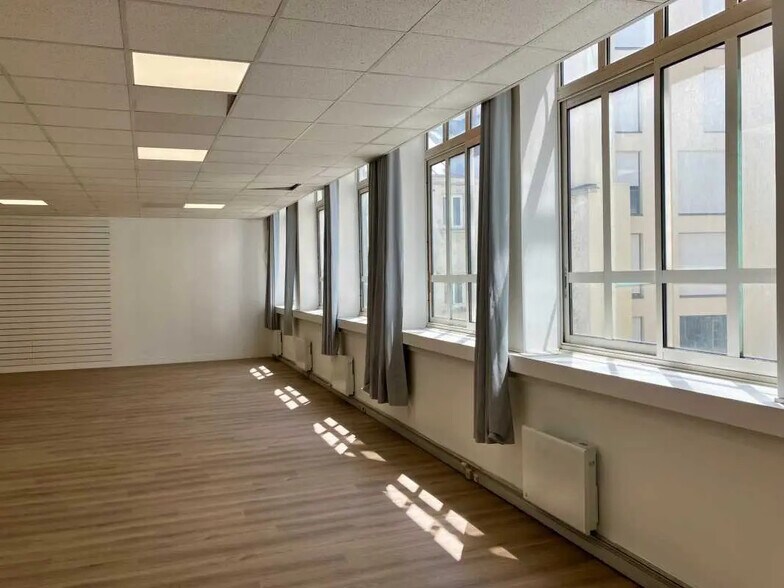 Bureau dans Paris à louer - Photo de l’immeuble – Image 2 sur 8