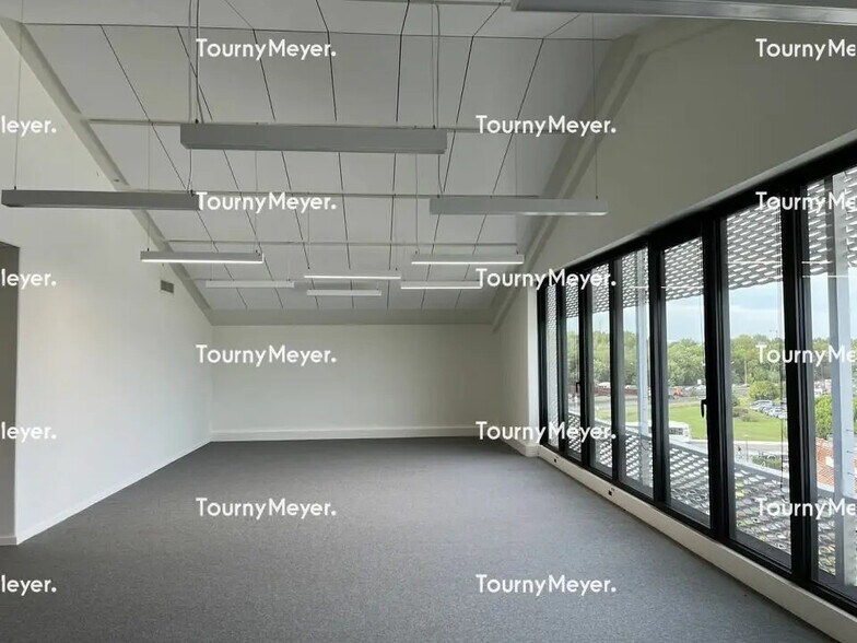 Bureau dans Bordeaux à louer - Photo de l’immeuble – Image 2 sur 12