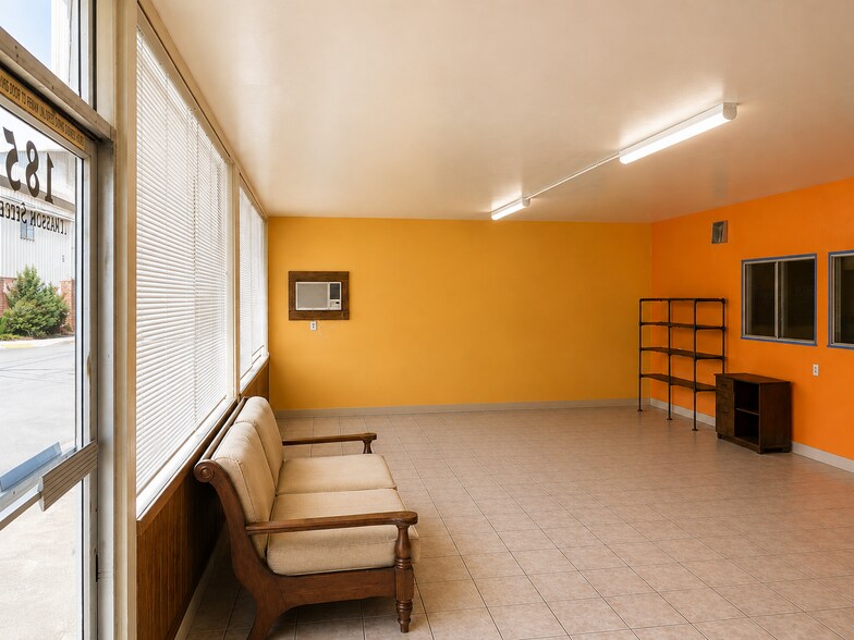 185 Mason St, Ukiah, CA à louer - Photo de l’immeuble – Image 3 sur 9