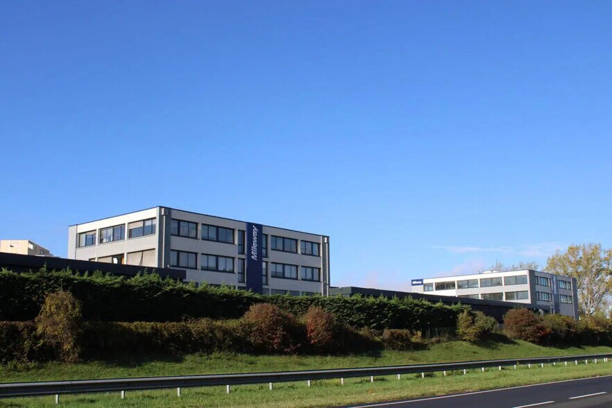 Industriel/Logistique dans Évry-Courcouronnes à louer - Photo de l’immeuble – Image 2 sur 13
