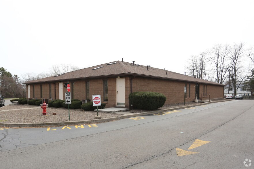 2211 Lyell Ave, Rochester, NY à louer - Photo principale – Image 1 sur 56