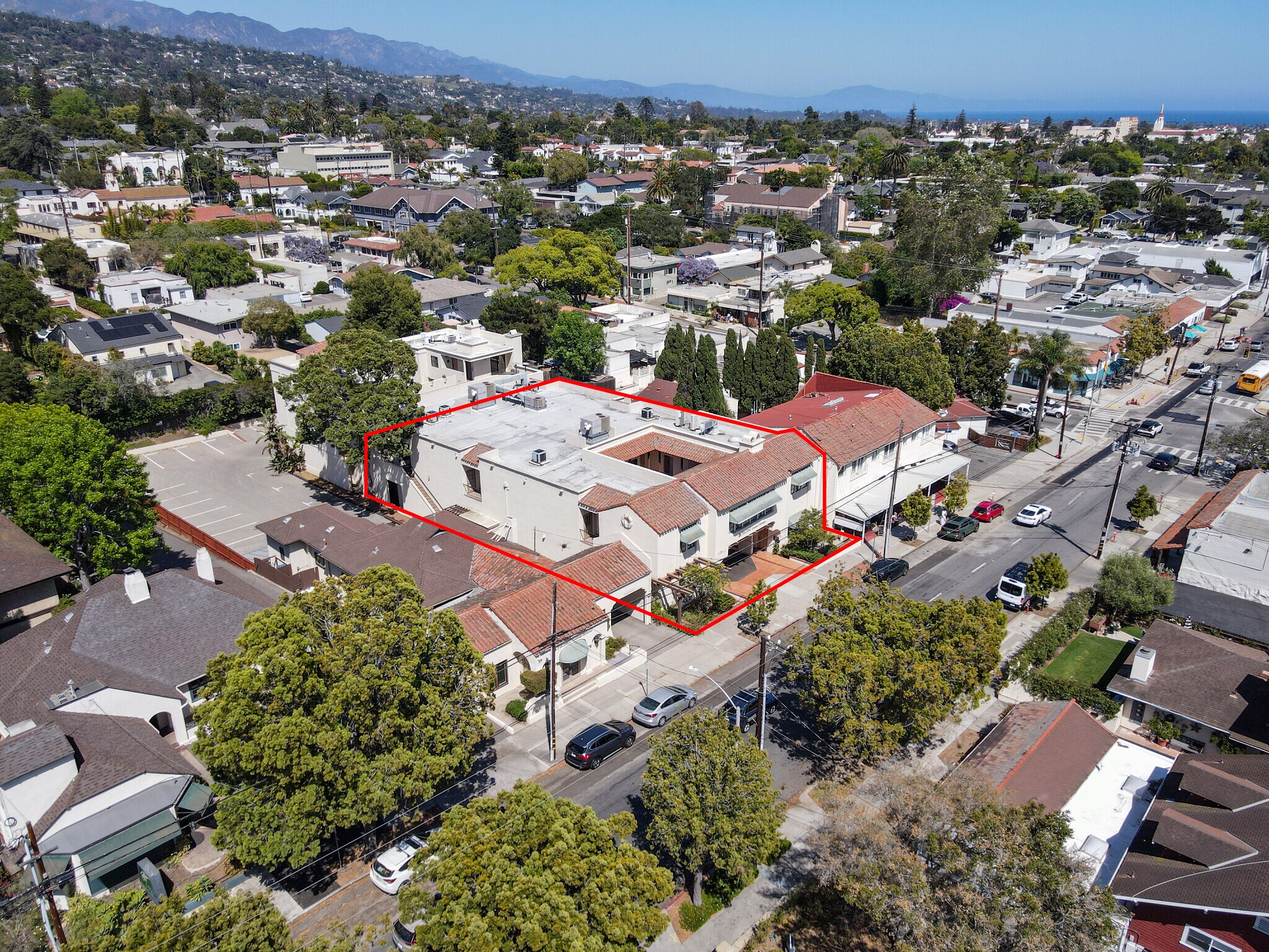 2020-2024 De la Vina St, Santa Barbara, CA à louer Photo principale– Image 1 sur 5
