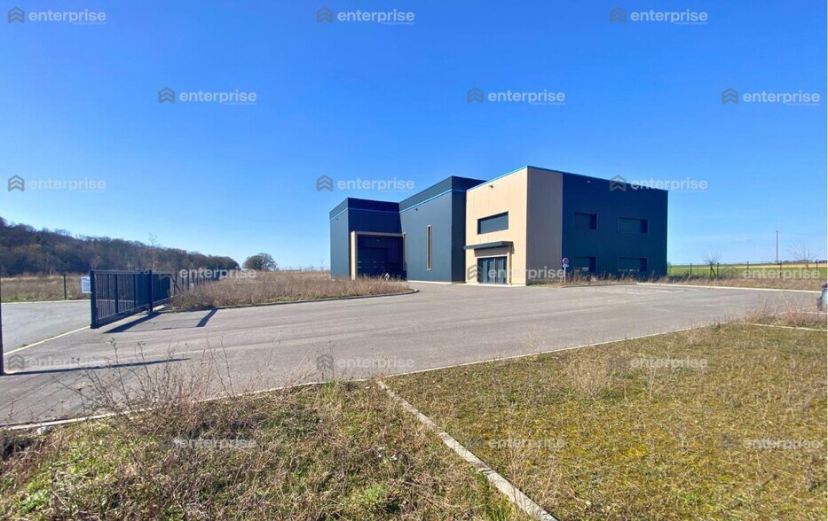 Local d'activités dans Clermont à vendre - Photo de l’immeuble – Image 2 sur 5