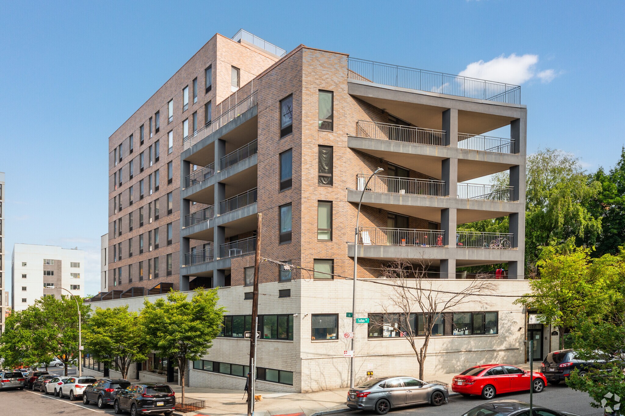 545 E 166th St, Bronx, NY à louer Photo de l’immeuble– Image 1 sur 23