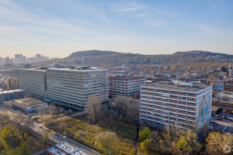 5425 Av Casgrain, Montréal, QC à louer - Photo de l’immeuble – Image 2 sur 3