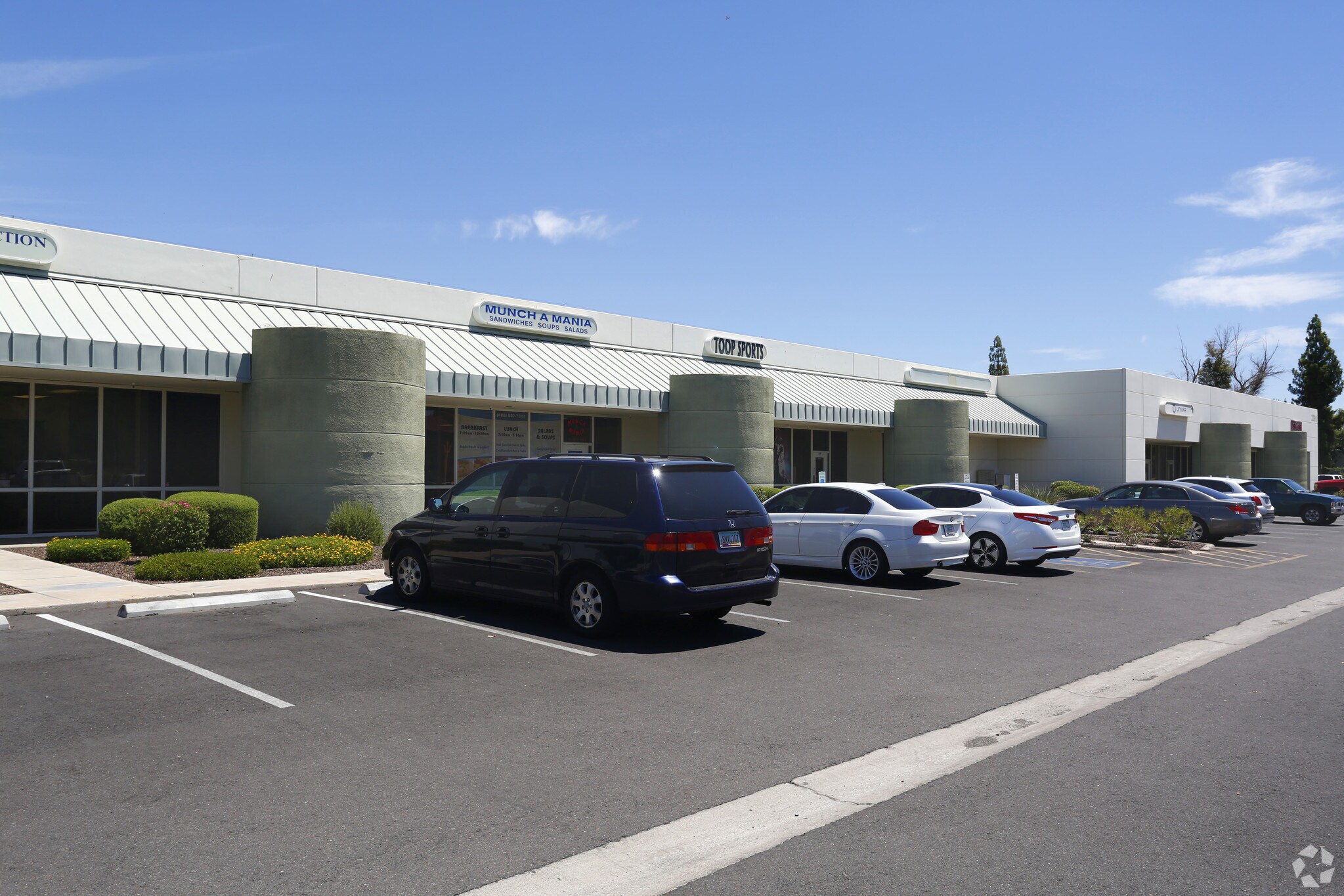 2090 E University Dr, Tempe, AZ à louer Photo principale– Image 1 sur 9