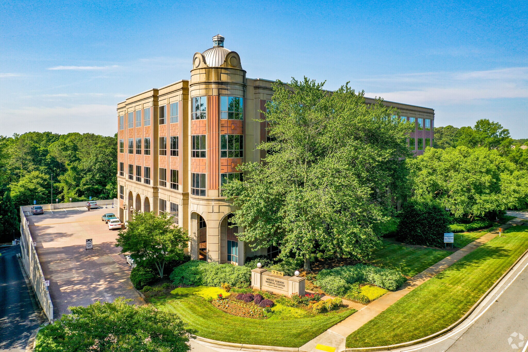 755 Mount Vernon Hwy NE, Atlanta, GA à louer Photo principale– Image 1 sur 9