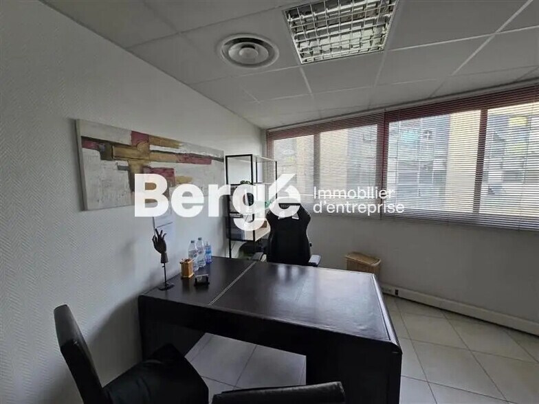 Bureau dans Mandelieu-la-Napoule à louer - Photo de l’immeuble – Image 1 sur 4