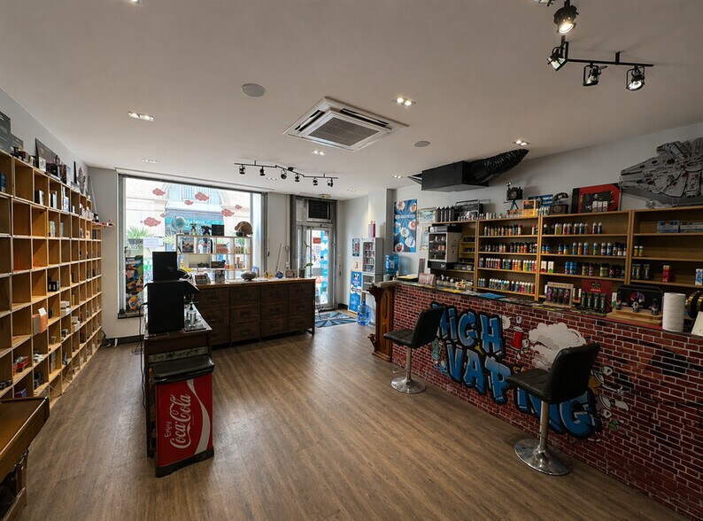 Local commercial dans Paris à louer - Photo de l’immeuble – Image 2 sur 4