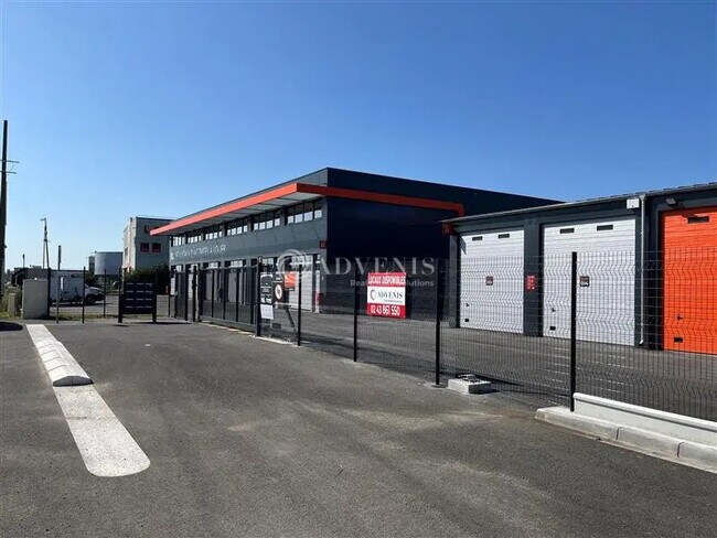 Plus de détails pour Local d'activités à louer