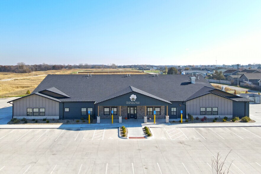 403 N Grant Ave, Elkhart, IA à vendre - Photo de l’immeuble – Image 2 sur 7
