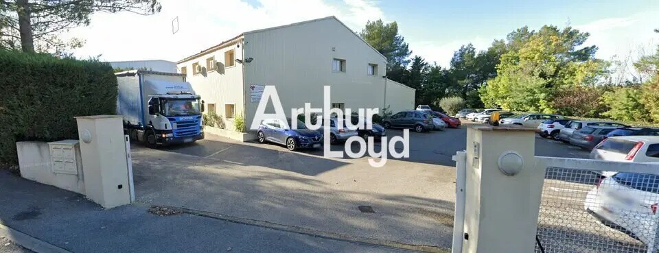 Local d'activités dans Roquebrune-sur-Argens à vendre Photo de l’immeuble– Image 1 sur 3