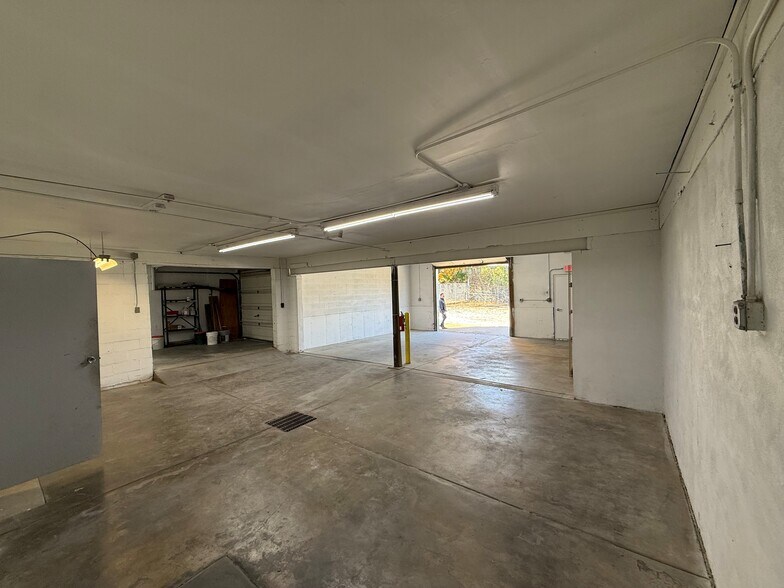 10703 Tesshire Dr, Saint Louis, MO à vendre - Photo de l’immeuble – Image 3 sur 12