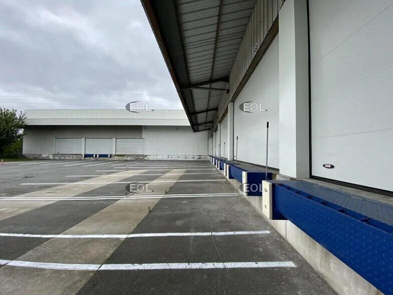 Industriel/Logistique dans Lezennes à louer - Photo de l’immeuble – Image 1 sur 7