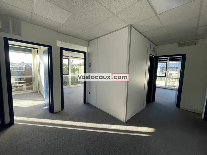Bureau dans Saint-Laurent-du-Var à louer - Photo intérieure – Image 3 sur 5
