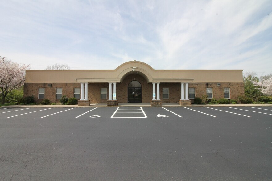 104 Progress Dr, Frankfort, KY à vendre - Photo de l’immeuble – Image 1 sur 19