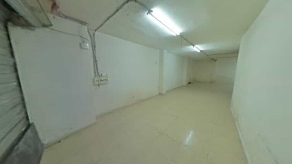 Local commercial dans Baza à vendre - Photo de l’immeuble – Image 3 sur 16
