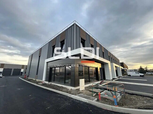 Plus de détails pour Local d’activités à vendre