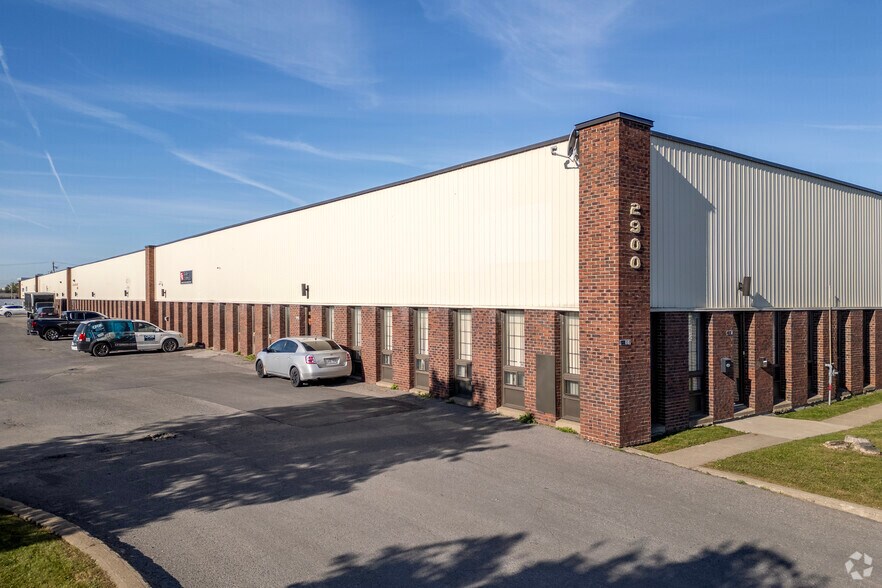 2900-2990 Rue Halpern, Montréal, QC à louer - Photo de l’immeuble – Image 2 sur 15