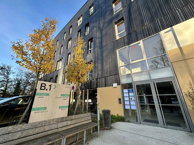 Bureau dans Petit-Couronne à louer - Photo de l’immeuble – Image 1 sur 7