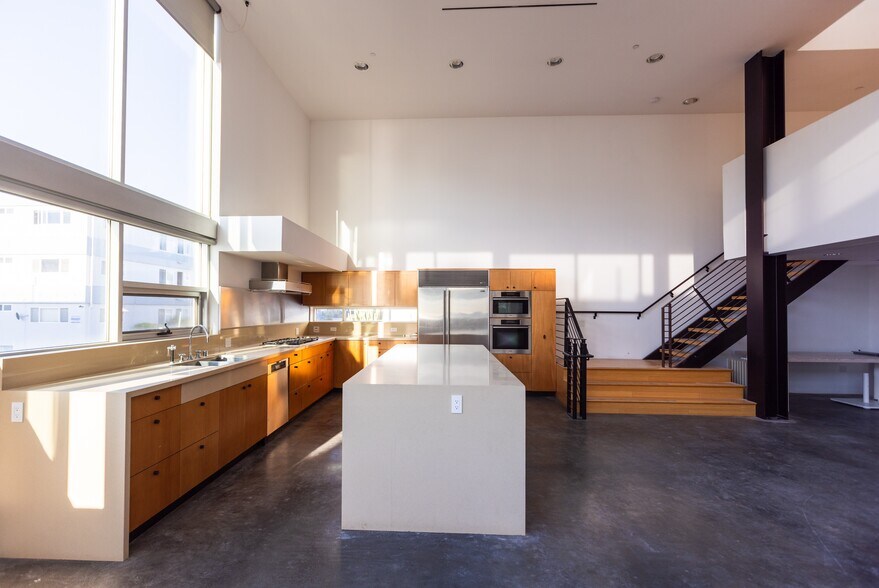 701 Ocean Front Walk, Venice, CA à louer - Photo de l’immeuble – Image 3 sur 11