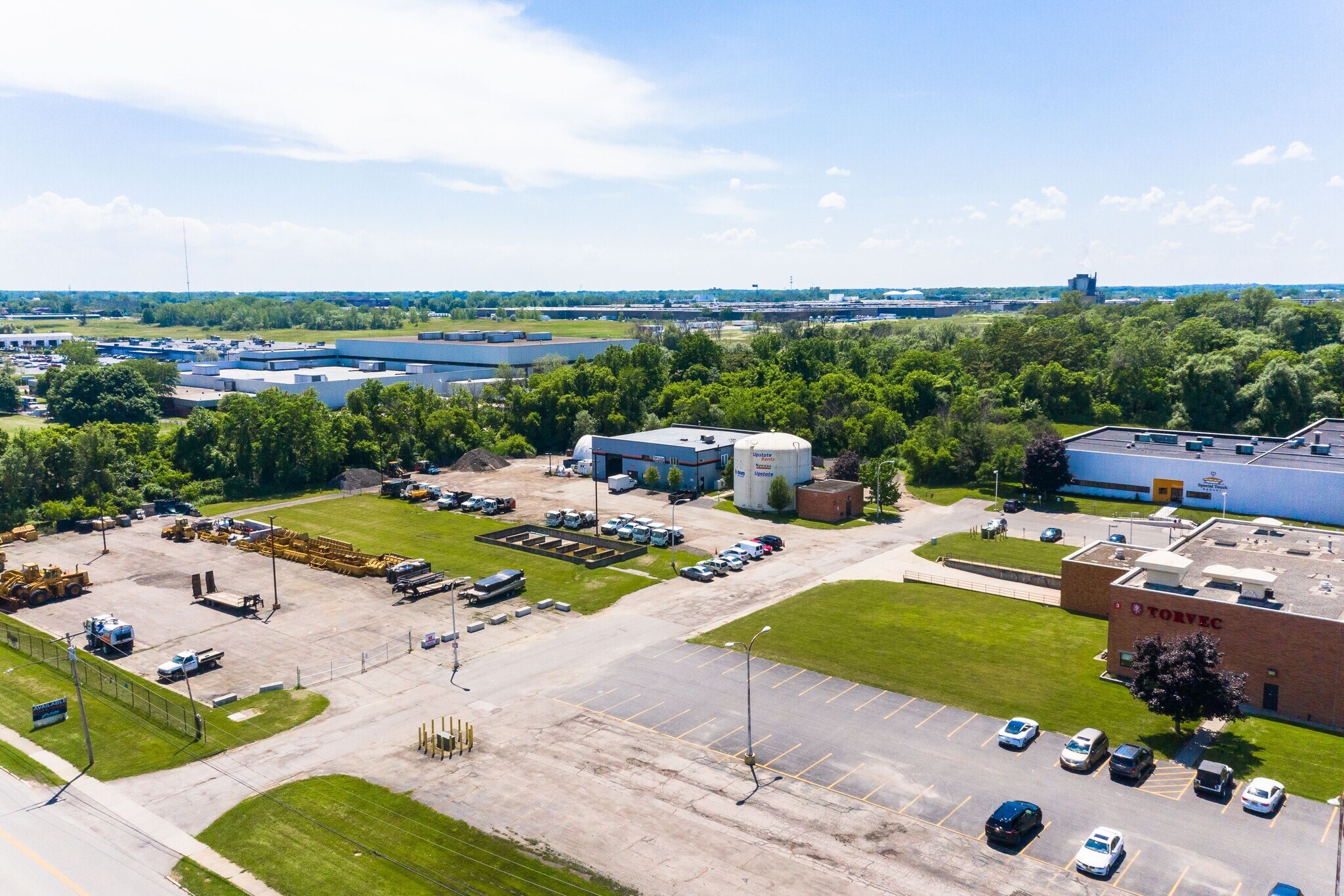 1999 Mount Read Blvd, Rochester, NY à louer Photo principale– Image 1 sur 39