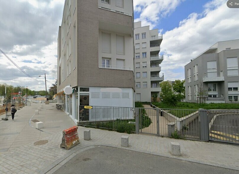 Local commercial dans Evry Courcouronnes à vendre - Photo de l’immeuble – Image 1 sur 1