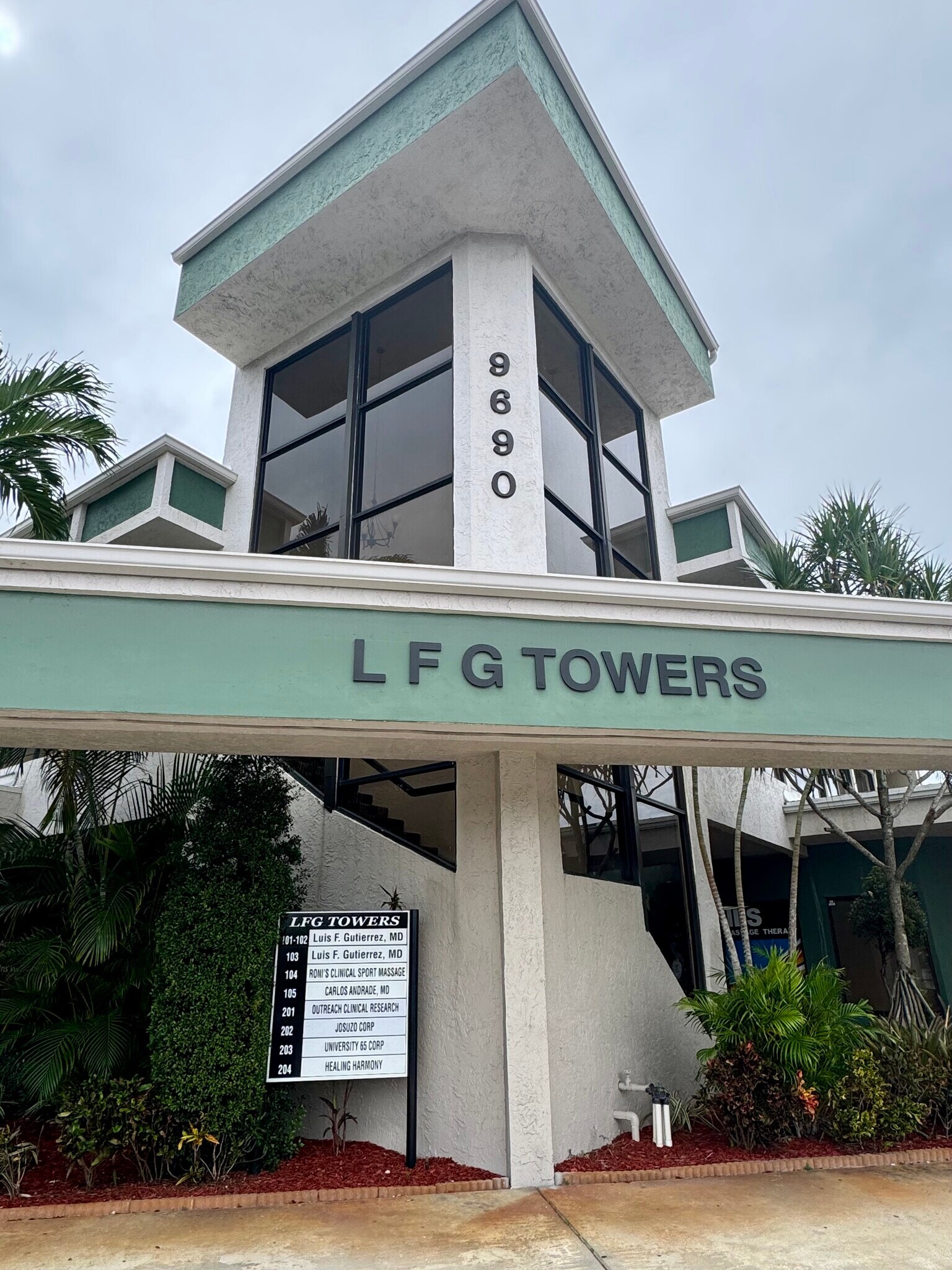 9690 W Sample Rd, Coral Springs, FL à louer Photo principale– Image 1 sur 20