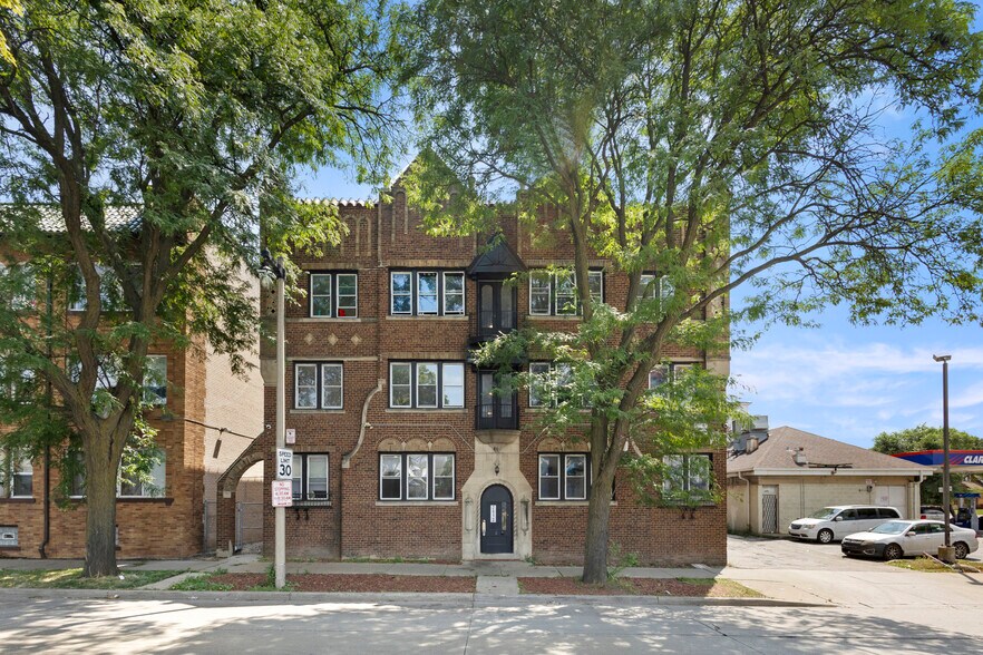 2613 W Capitol Dr, Milwaukee, WI à vendre - Photo de l’immeuble – Image 2 sur 21