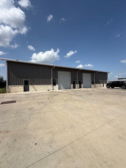 30307 Ranch Road 12, Dripping Springs, TX à louer - Photo de l’immeuble – Image 1 sur 8