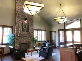 Plus de détails pour 7307 SW Beveland Rd, Tigard, OR - Coworking à louer