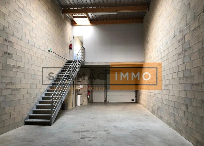 Industriel/Logistique dans Ozoir-la-Ferrière à louer - Photo de l’immeuble – Image 1 sur 5