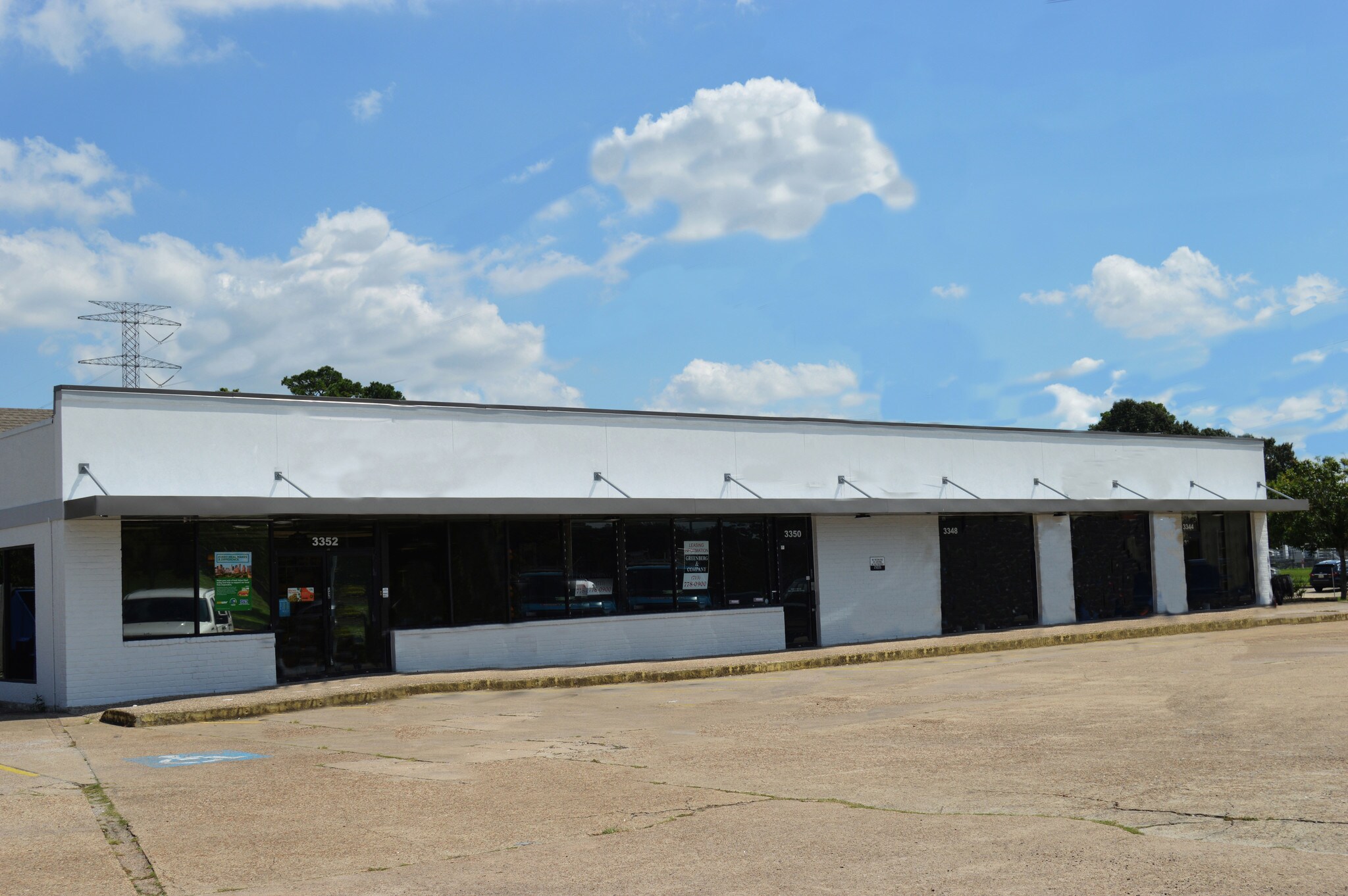 3350 E TC Jester Blvd, Houston, TX à louer Photo de l’immeuble– Image 1 sur 4